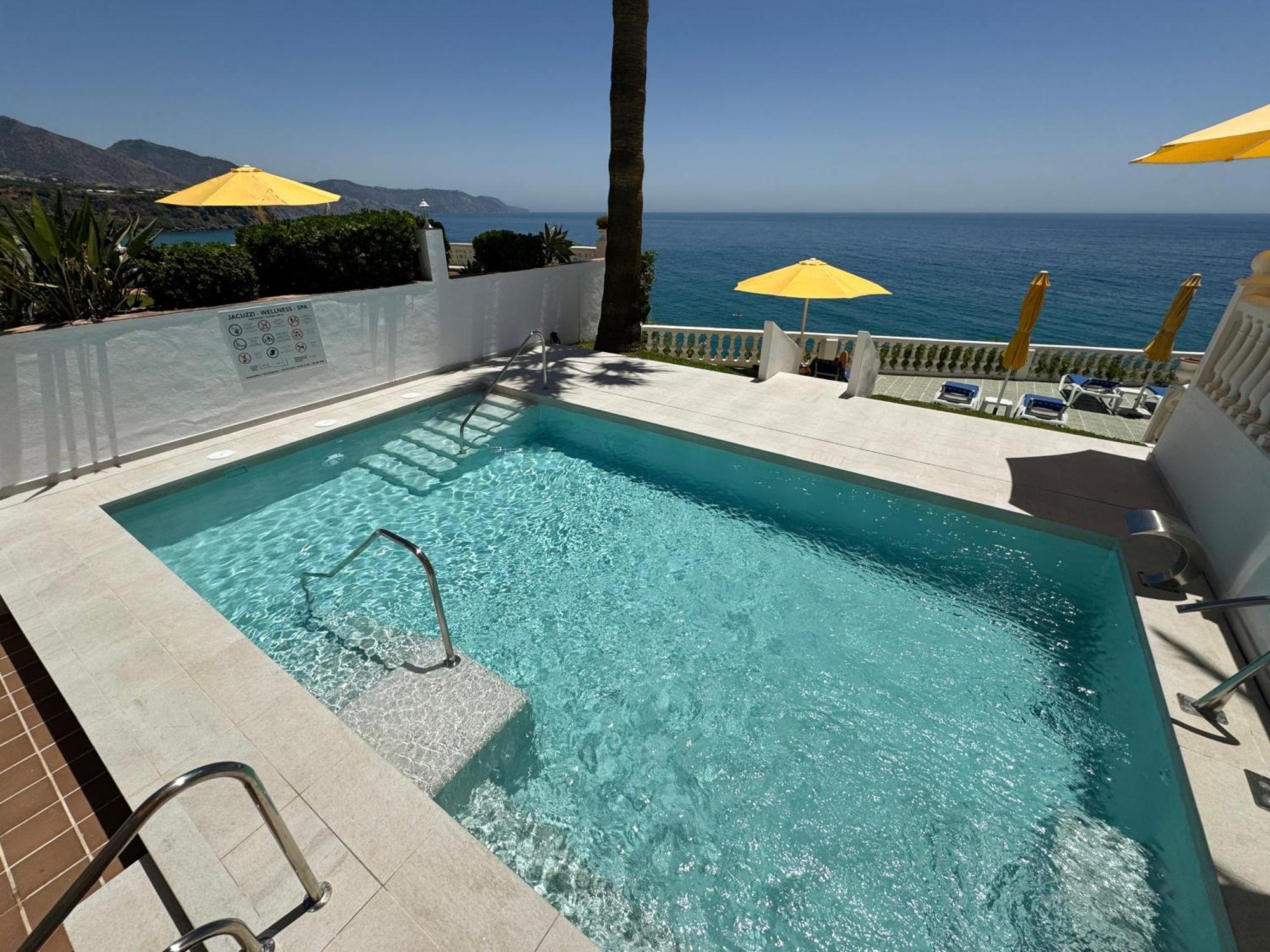 Hotel Paraiso Del Mar Нерха Екстер'єр фото