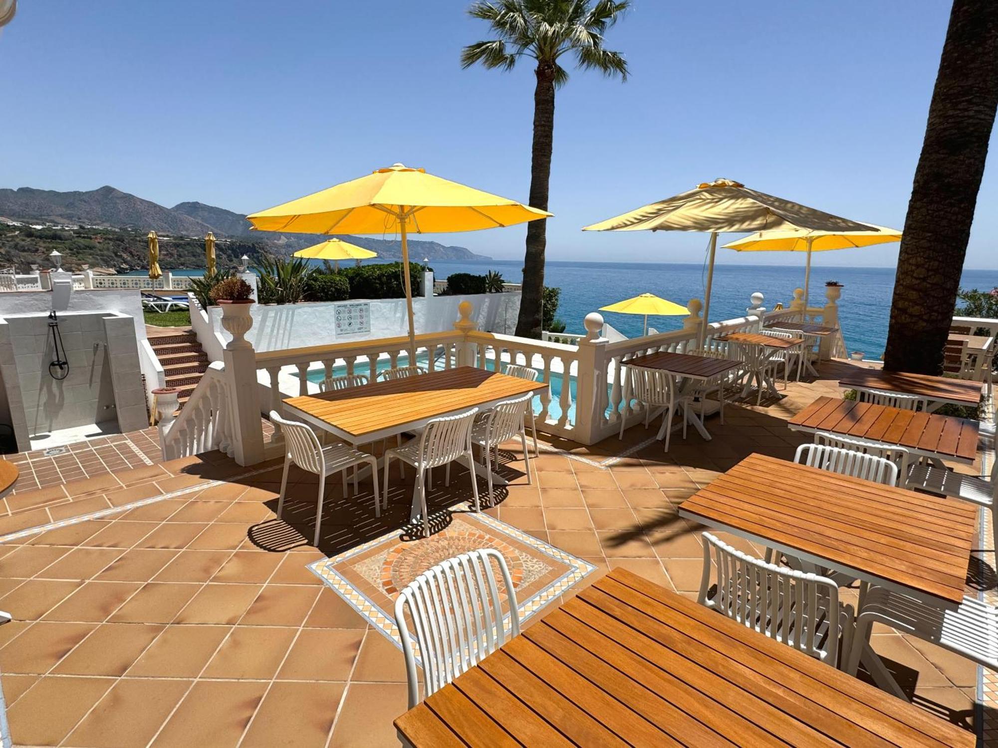 Hotel Paraiso Del Mar Нерха Екстер'єр фото