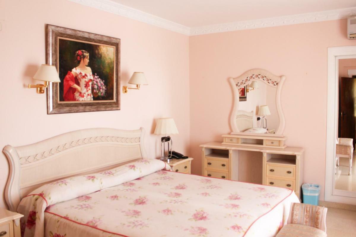 Hotel Paraiso Del Mar Нерха Екстер'єр фото